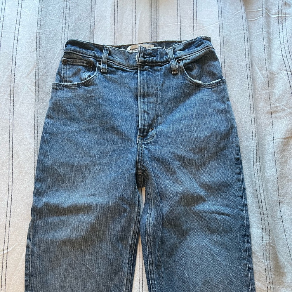 Abercrombie 90’s Straight Ultra High Rise Jeans